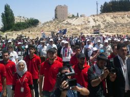 Un grupo de simpatizantes muestran su apoyo a su candidatura en las elecciones. AP /