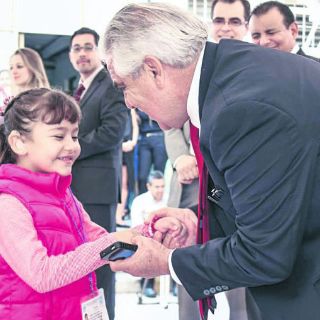 El IJAS entrega auxiliares auditivos a 38 personas