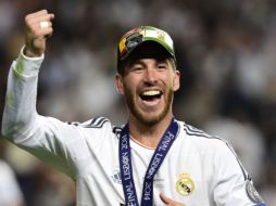 El defensa celebra su victoria en la final de la Champions. AFP /