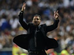 Diego Simeone tuvo que modificar su esquema apenas al minuto 98. AP /
