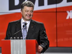 Petro Poroshenko subraya que su prioridad como jefe de Estado será acabar con la guerra y el caos en el país. AP /