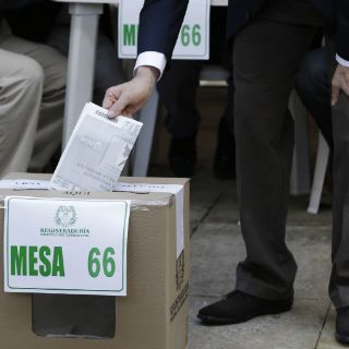 Cierran votaciones presidenciales en Colombia