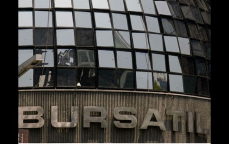 La BMV podrá establecer convenios con bolsas del extranjero para vincular sus sistemas operativos. ARCHIVO /