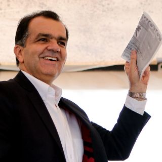 Zuluaga y Santos se mantienen a la cabeza en comicios de Colombia