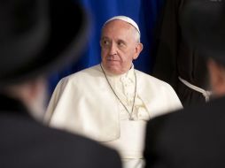 Su Santidad afirma que el conocimiento es la única vía para superar barreras y conflictos. AFP /