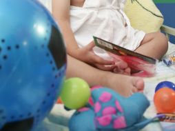 La mañana de este lunes, un grupo de mujeres francesas hicieron llegar juguetes y ropa para Owen. ARCHIVO /