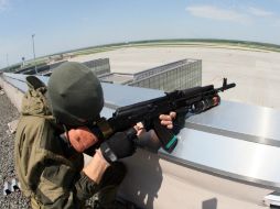 El aeropuerto internacional de Donetsk dejó de operar esta mañana por exigencia de los rebeldes prorrusos. AFP /