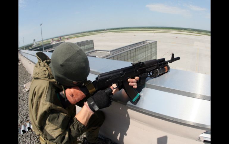 El aeropuerto internacional de Donetsk dejó de operar esta mañana por exigencia de los rebeldes prorrusos. AFP /