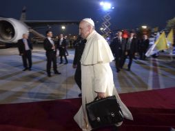 El avión que transportaba al jefe de la Iglesia católica aterrizó en el aeropuerto de Roma-Ciampino. EFE /