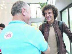 Luis Felipe Scolari dedicó parte de su tiempo ayer lunes en recibir a los jugadores que juegan en el extranjero. EFE /