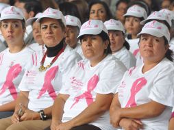 Es muy importante tomar conciencia y realizar chequeos médicos, exploraciones mamarias y evitar el tabaco. ARCHIVO /