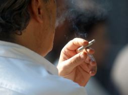 En Jalisco, cada día mueren nueve personas por enfermedades ocasionadas por el hábito de fumar. ARCHIVO /