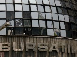 Al interior de la bolsa se opera un volumen de 2.3 millones de títulos, por un importe de 66.6 millones de pesos. ARCHIVO /