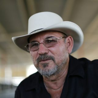 'El Chayo' me ofreció dinero, señala Hipólito Mora