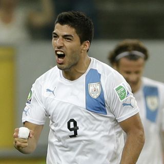 Stephen Hawking llama 'bailarina' a Luis Suárez