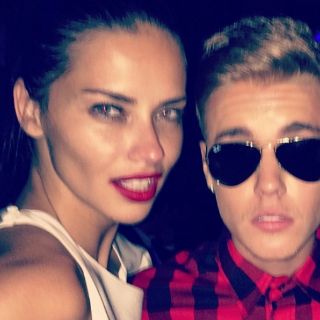 Aseguran que Bieber pasó la noche con modelo brasileña