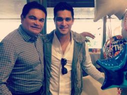 El gobernador de Sinaloa, Mario López Valdéz (i) y su hijo, Mario López Valdéz Carlón (d). ESPECIAL /