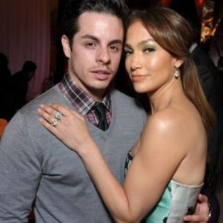 Novio de J.Lo la engaña con transexual