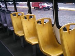 Imagen de una de las unidades de transporte público acondicionadas para personas de la tercera edad.  /