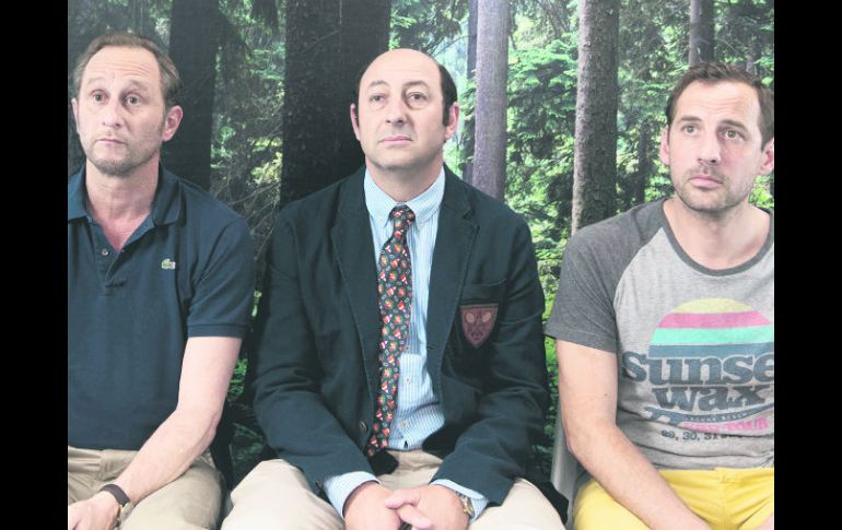 Tres hermanos deben mantener sus hogares en pie ante el ventarrón de una joven y atractiva mujer. ESPECIAL /