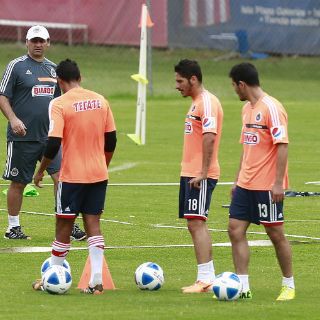 Bustos descarta salida de Márquez Lugo