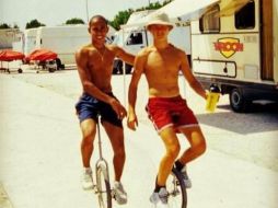 Hamilton compartió en Twitter una foto junto a Rosberg cuando eran más jóvenes. ESPECIAL /