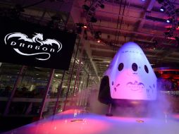 La Dragon V2 es de color blanco y tiene una forma de bola de goma. AFP /