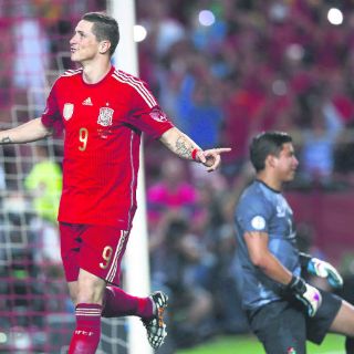 España gana su primer partido de preparación