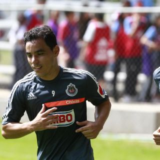 Reyna debe escuchar a Chivas experimentados: Omar Bravo