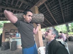 Abajo. Zaragoza se esforzó por transmitir seguridad a sus “estudiantes”, a quienes les mostró la forma de utlizar su cuerpo.  /