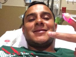 Luis Montes subió está imagen a Twitter en la que menciona que se encuentra muy aburrido en el hospital. ESPECIAL /