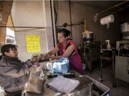 Algunos casos involucran tortillerías, a donde acuden los verificadores apócrifos a 'revisar' las máquinas. ARCHIVO /