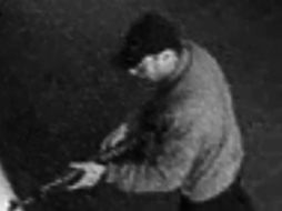 Las autoridades pudieron identificarlo gracias al video de seguridad del Museo. AFP /