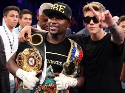El canadiense tiene amigos negros, como el boxeador Floyd Mayweather. ARCHIVO /