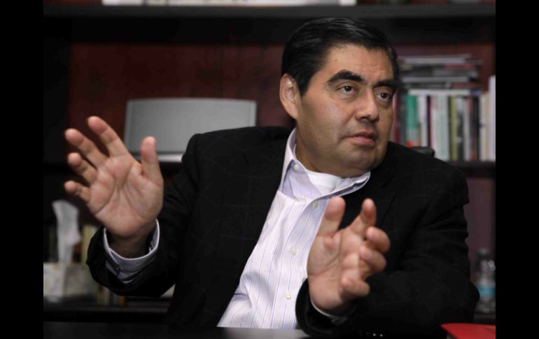 Miguel Barbosa asegura que es más distante el momento en que las autoridades resuelvan el caso. ARCHIVO /