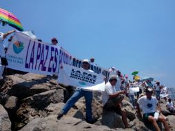 Cientos de ciudadanos se manifiestan en el puerto de Tampico. TOMADA DE @Gerardo_GlzH  /