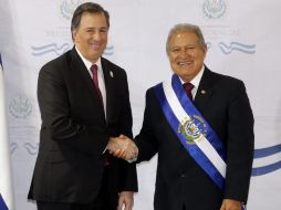 El secretario de Relaciones Exteriores con Salvador Sánchez Cerén, nuevo presidente de El Salvador. NTX /