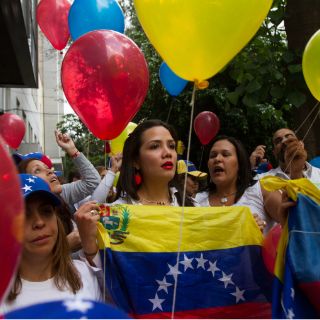 Marchan en Venezuela en apoyo a presos políticos