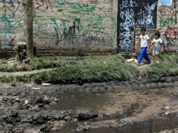 En la madrugada del lunes cae un aguacero que ocasiona encharcamientos en algunas viviendas. ARCHIVO /