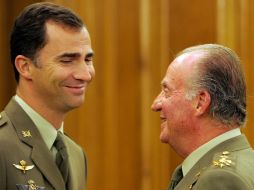 El rey Juan Carlos de España abdica a favor de su hijo. El príncipe de Asturias reinará como Felipe VI. AFP /