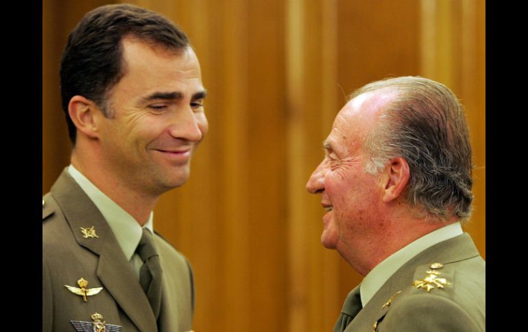 El rey Juan Carlos de España abdica a favor de su hijo. El príncipe de Asturias reinará como Felipe VI. AFP /