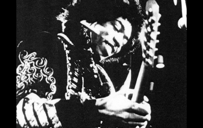 La guitarra Gibson Flying V, comisionada por Jimi Hendrix en 1969 es parte del repertorio musical en la bóveda. ARCHIVO /