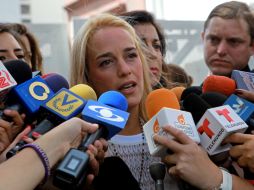 La esposa de Leopoldo indica que la jueza decidió suspender el proceso y retomarlo el martes. AFP /