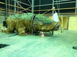 En una fotografía se observa una criatura de gran tamaño creada específicamente para la producción. Foto: TMZ. ESPECIAL /