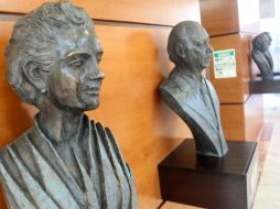 Las esculturas, obra del artista Carlos Terrés, fueron colocadas en el ingreso de la sede del Consejo Regulador del Tequila.  /