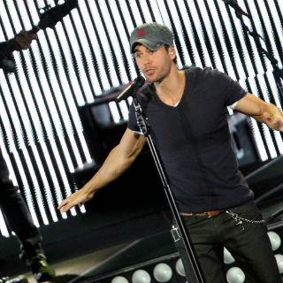 Enrique Iglesias convierte al Telmex en pista de baile