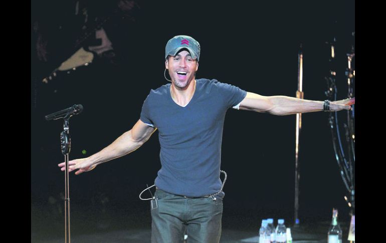 Extenso repertorio. El español cantó sus éxitos recientes y los del pasado como Por amarte y Loco.  /