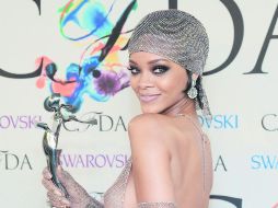 El atuendo que lució durante la premiación y que dejó a más de uno con la boca abierta está hecho de 200 mil cristales Swarovski. AP /