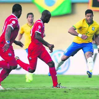 Brasil golea y reconoce fallas