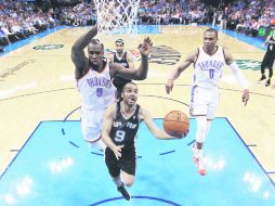 Parker se resintió de una lesión en el tobillo izquierdo en el juego seis de la final del Oeste y no jugó la segunda mitad. AP /